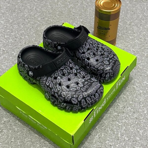 Crocs Iconic clogs(FREE DELIVERY)