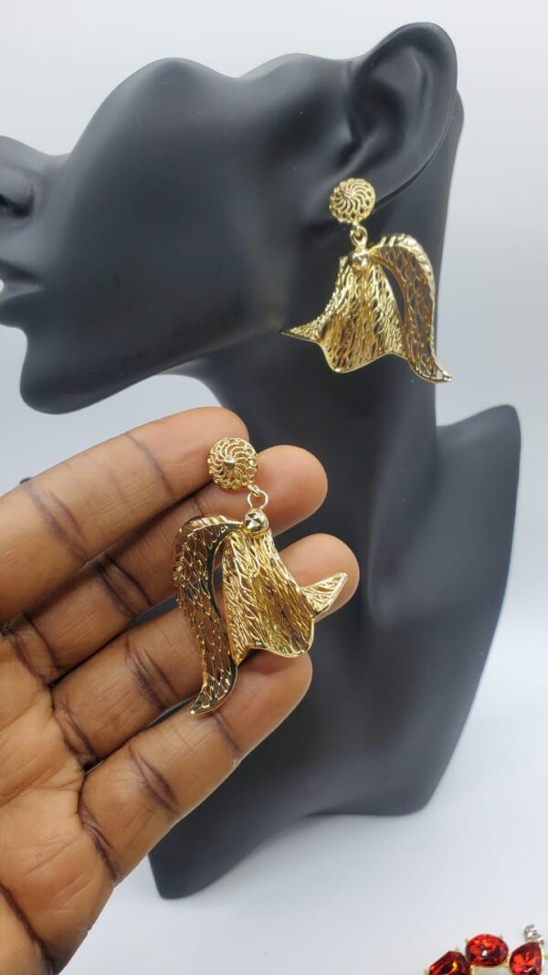 QUALITY JEWELRIES FOR WOMEN AND LADIES(FREE DELIVERY)
