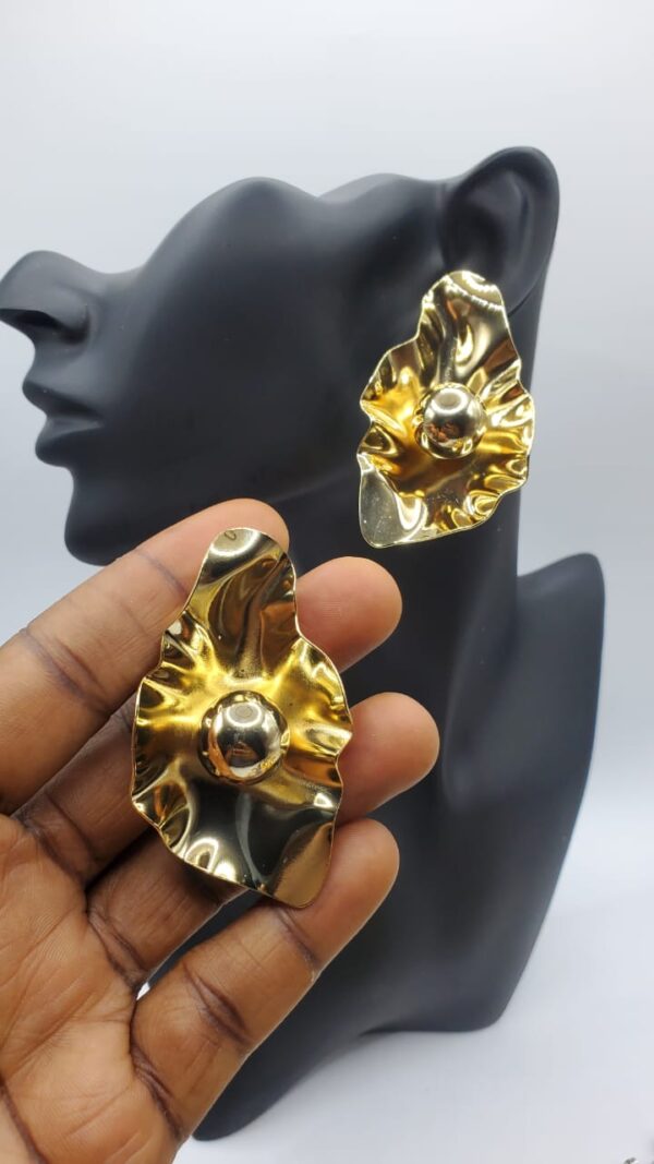 QUALITY JEWELRIES FOR WOMEN AND LADIES(FREE DELIVERY)