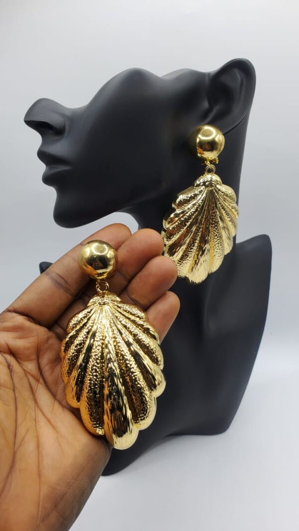 QUALITY JEWELRIES FOR WOMEN AND LADIES(FREE DELIVERY)